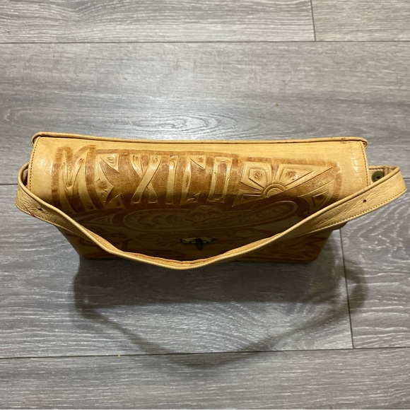 Artisan Crafted Tan Leather Shoulder Bag - Picture 5 of 10